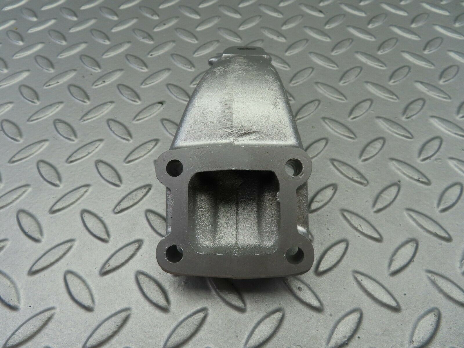 7063 Mercedes-Benz C107 350SLC Coupe Engine Mount Bracket Left Side 1162232204