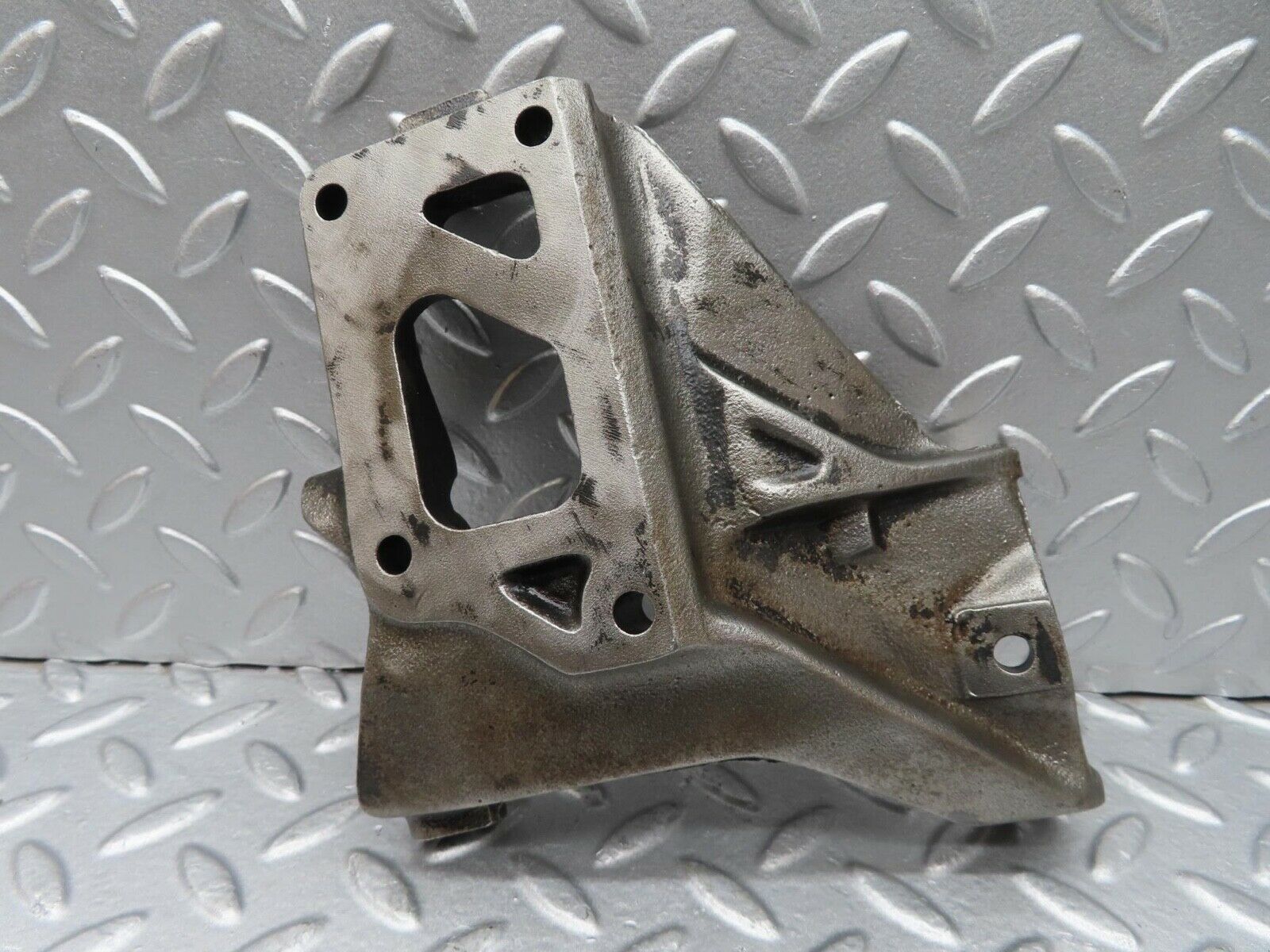 14063 Mercedes-Benz C107 280SLC Alternator Generator Bracket 1101550435