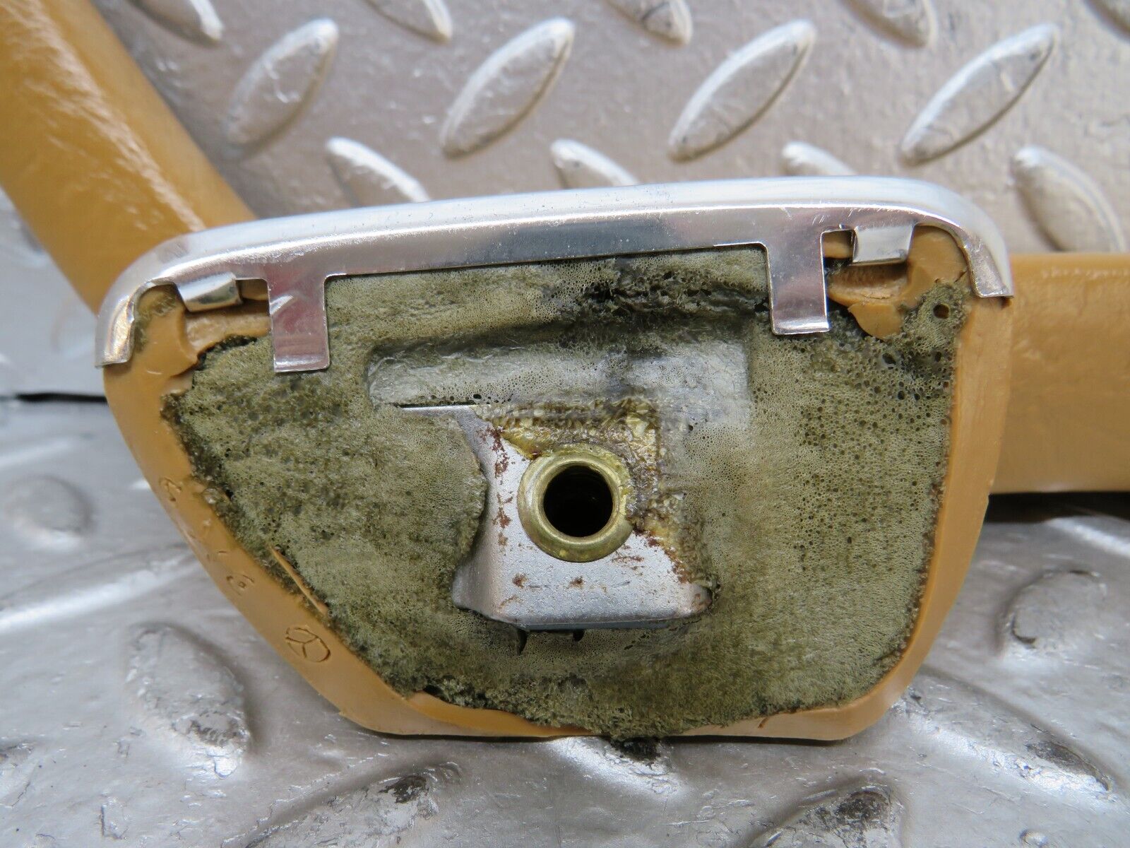 27219 Mercedes-Benz W123 280E Left Interior Door Handle Palomino 1239701701