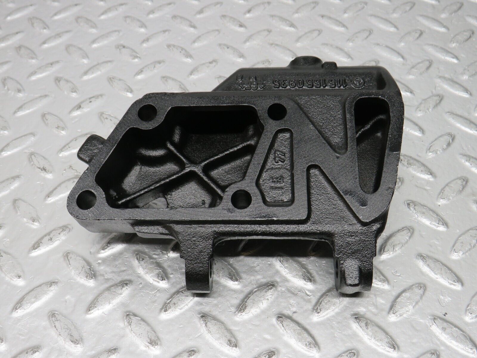 31118 Mercedes-Benz W123 200D Alternator Generator Bracket 1151550935