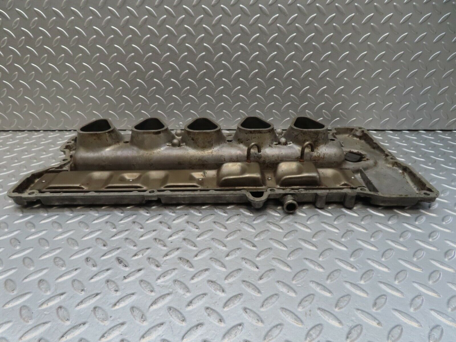 16992 Mercedes-Benz C123 280CE Coupe Cylinder Head Valve Cover 1100160905