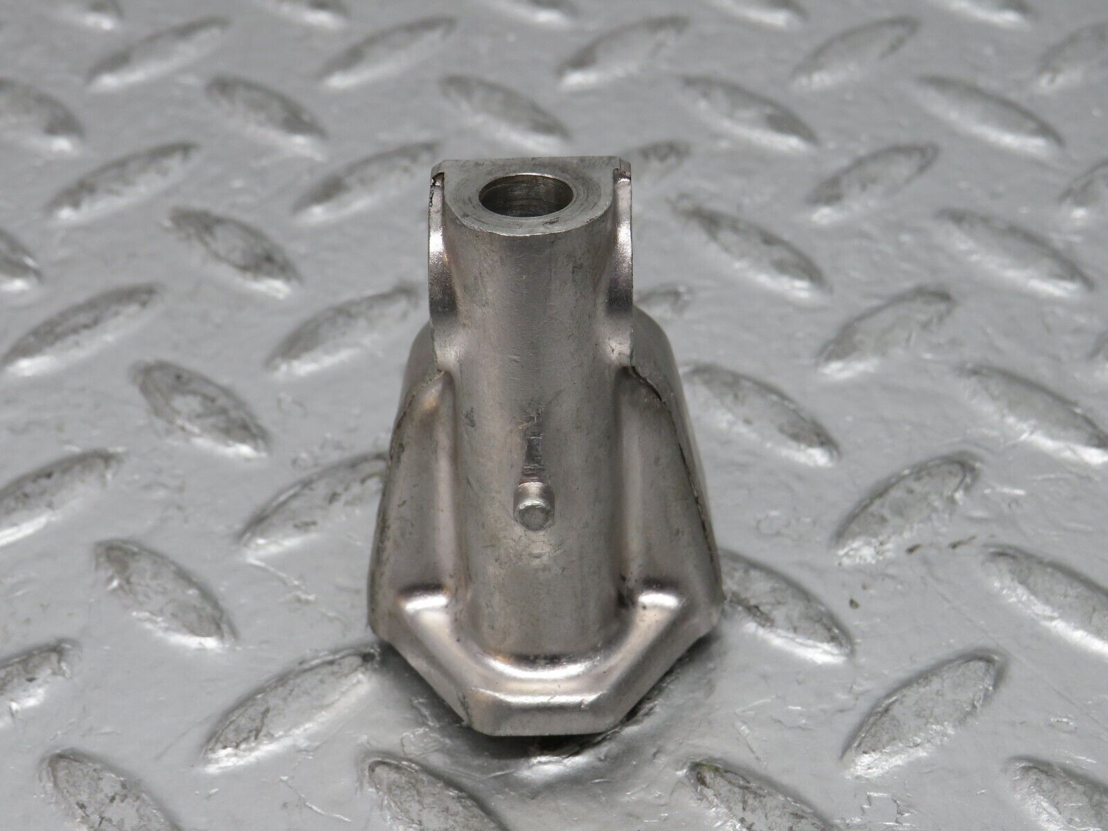 0277 Mercedes-Benz W123 220D Rocker Arm Support 6150550110