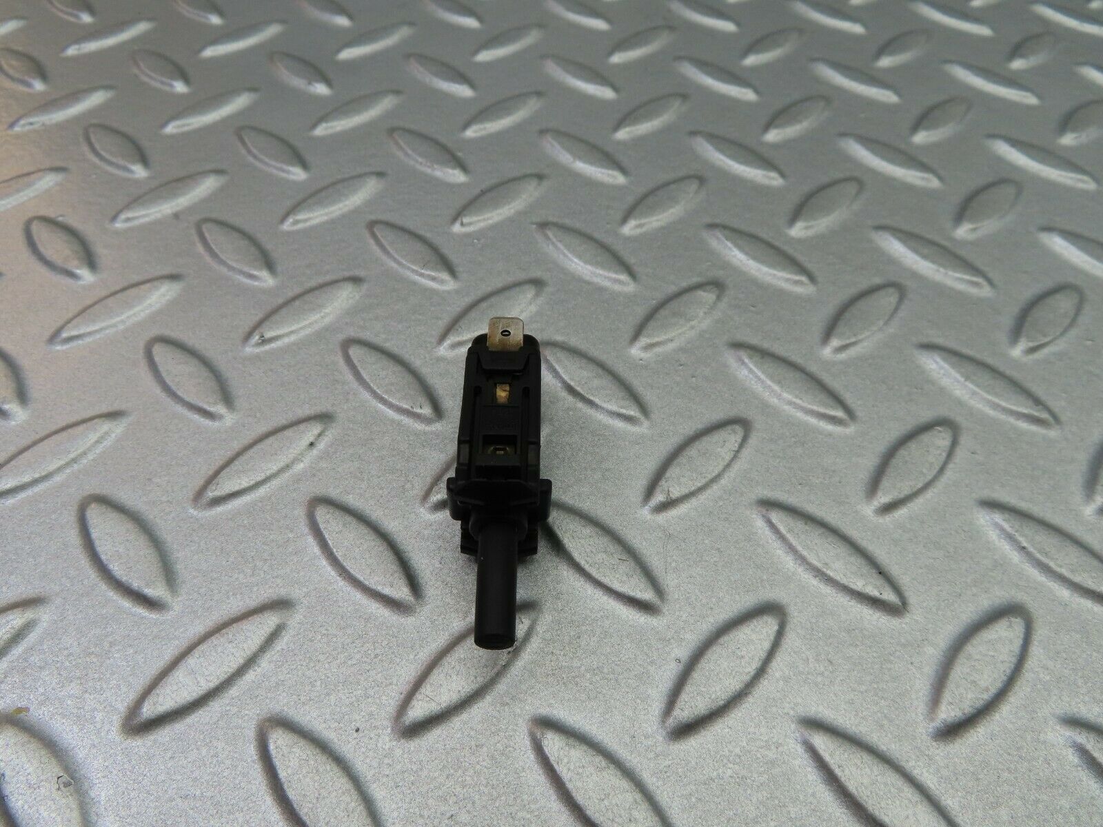 6100 Mercedes-Benz W126 380SE Door Contact Switch 0015458714