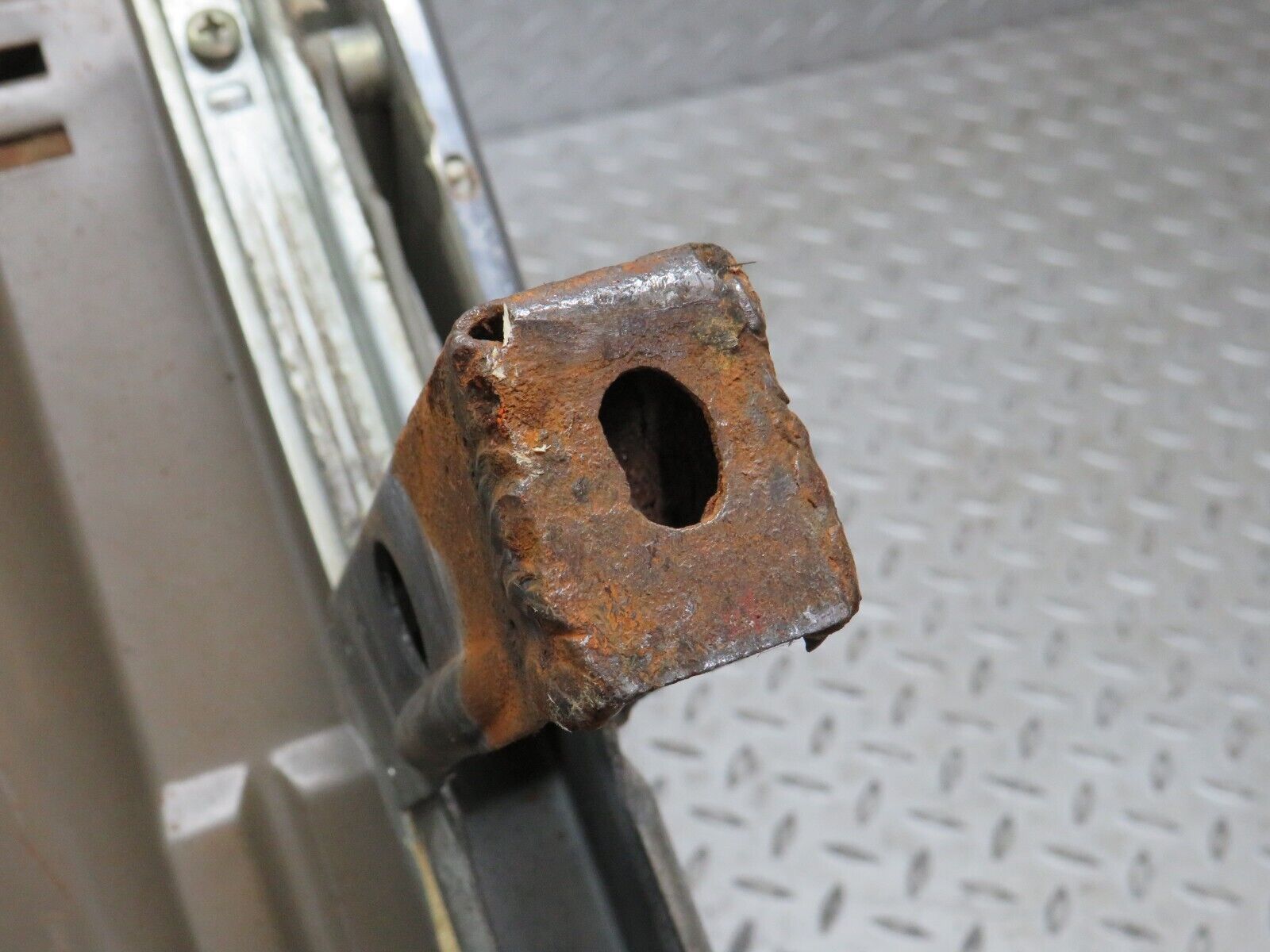 40511 Mercedes-Benz W110 230 Front Left Seat Leather Beige