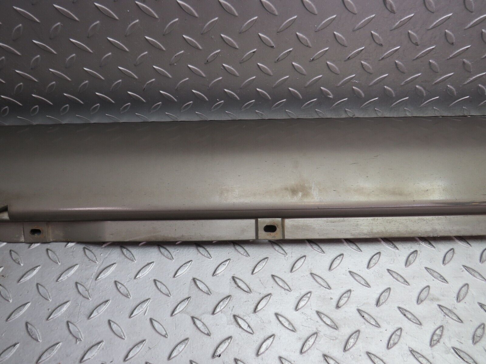 36326 Mercedes-Benz W126 420SE Side Skirt Right 1266905040 1266980230 1266980430