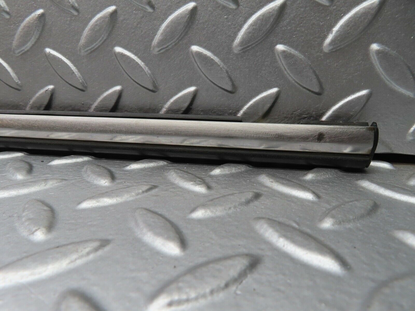 20962 Mercedes-Benz W114 250CE Coupe Left Door Centre Moulding Trim