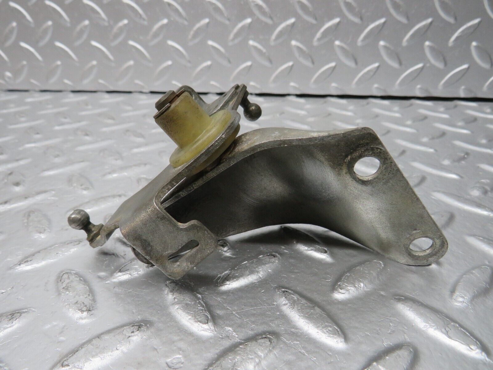 31158 Mercedes-Benz W123 200D Throttle Linkage