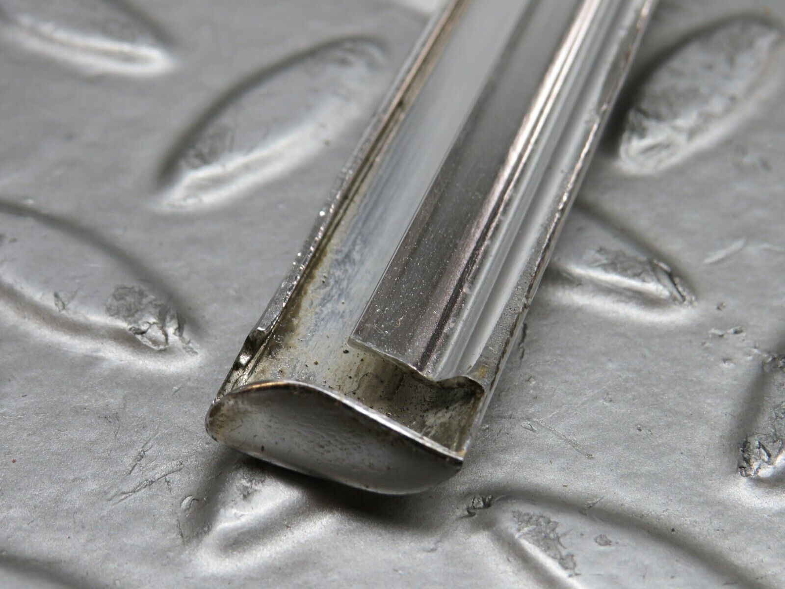 28471 Mercedes-Benz S123 240D Wagon Front Right Door Chrome Moulding Trim