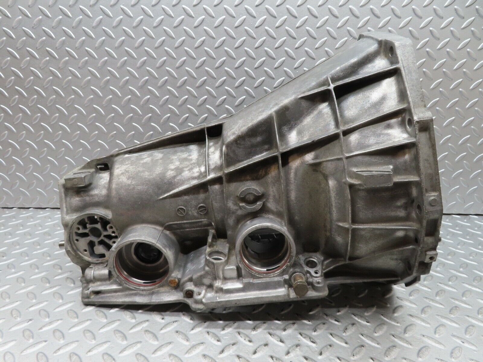 17849 Mercedes-Benz W123 230E Automatic Transmission Housing 1232705201