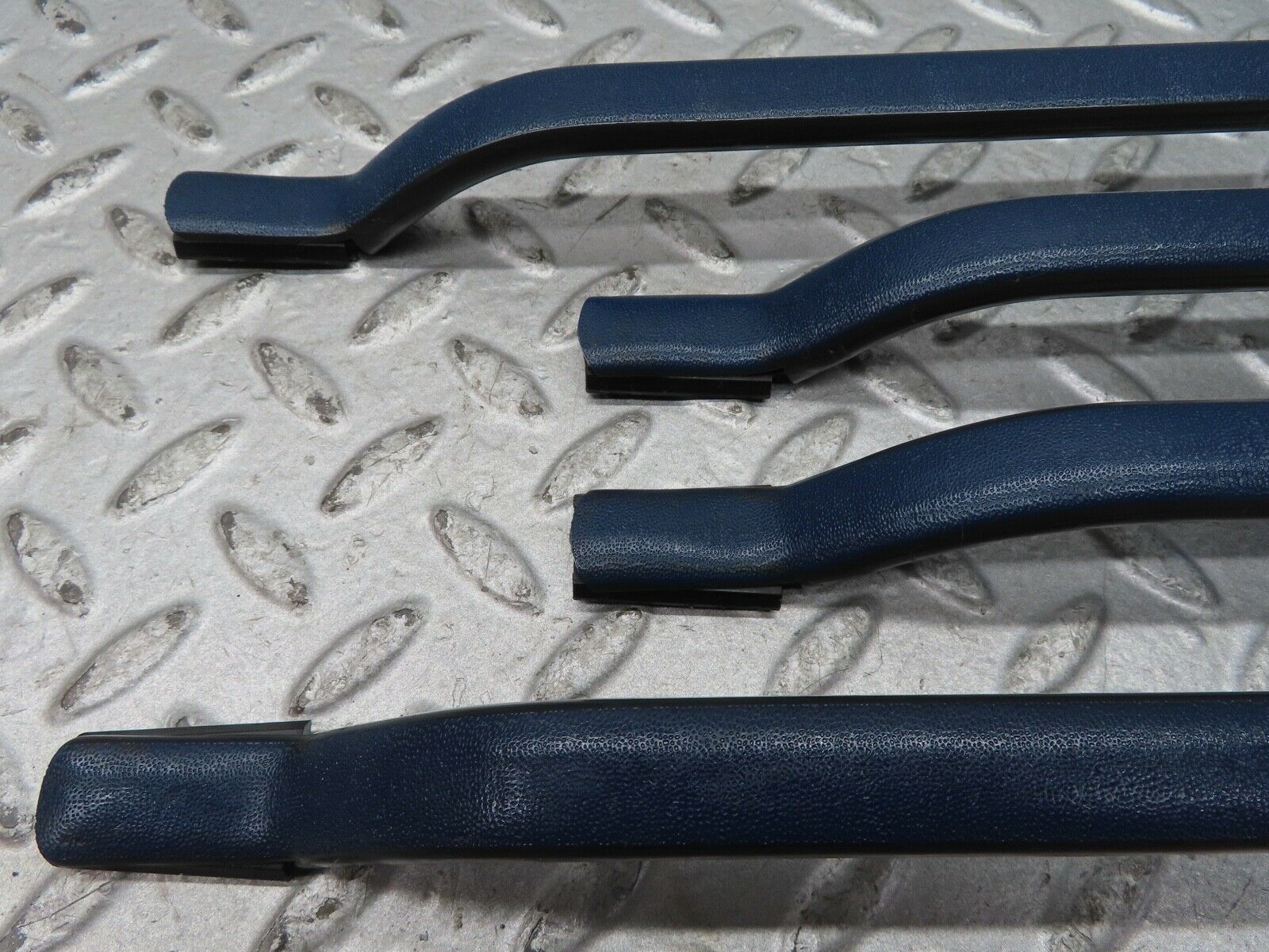 17825 Mercedes-Benz W116 450SEL Interior Roof Grab Handle Set Blue