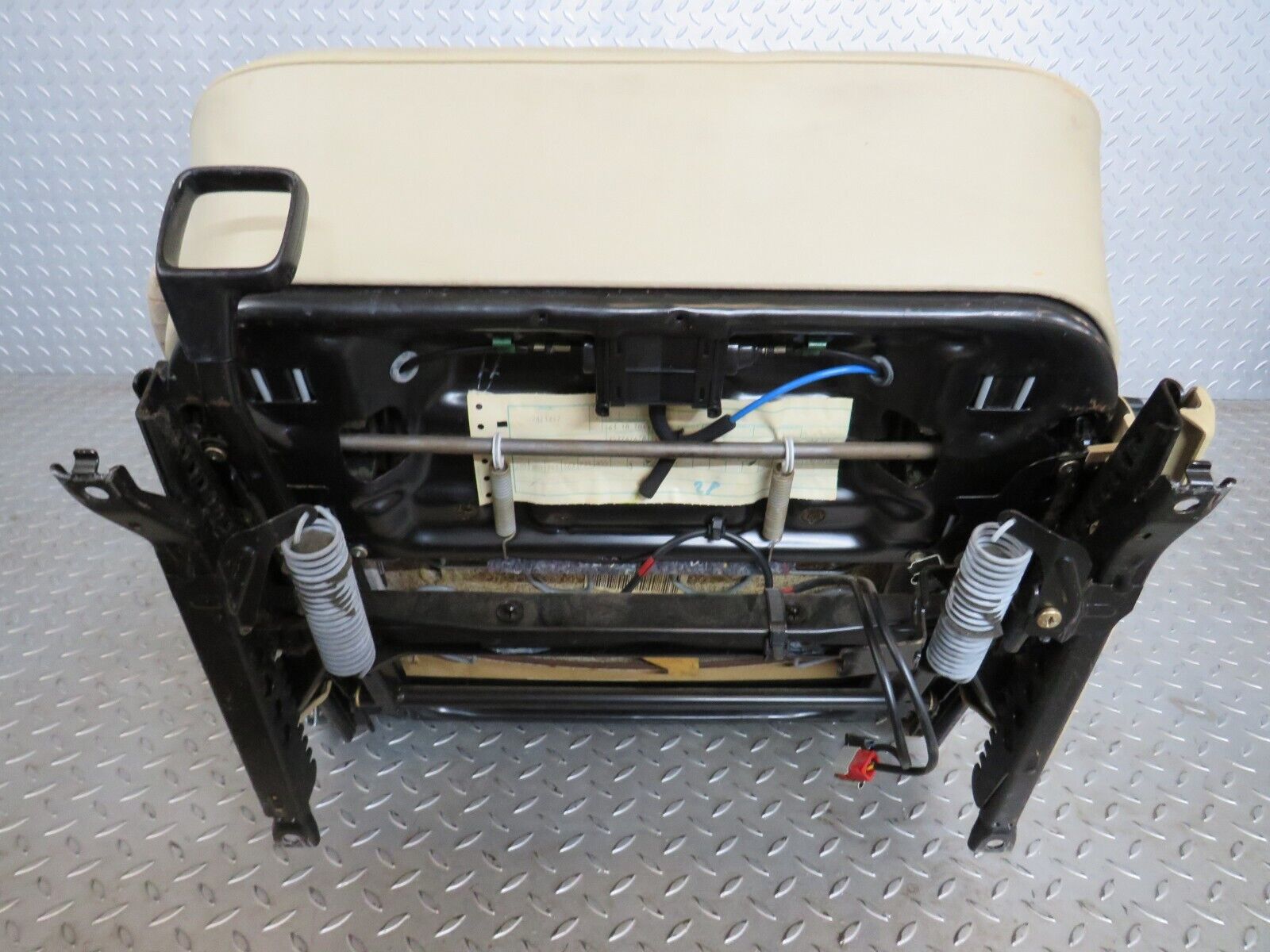 26617 Mercedes-Benz C124 220CE Coupe Front Left Seat Leather Beige