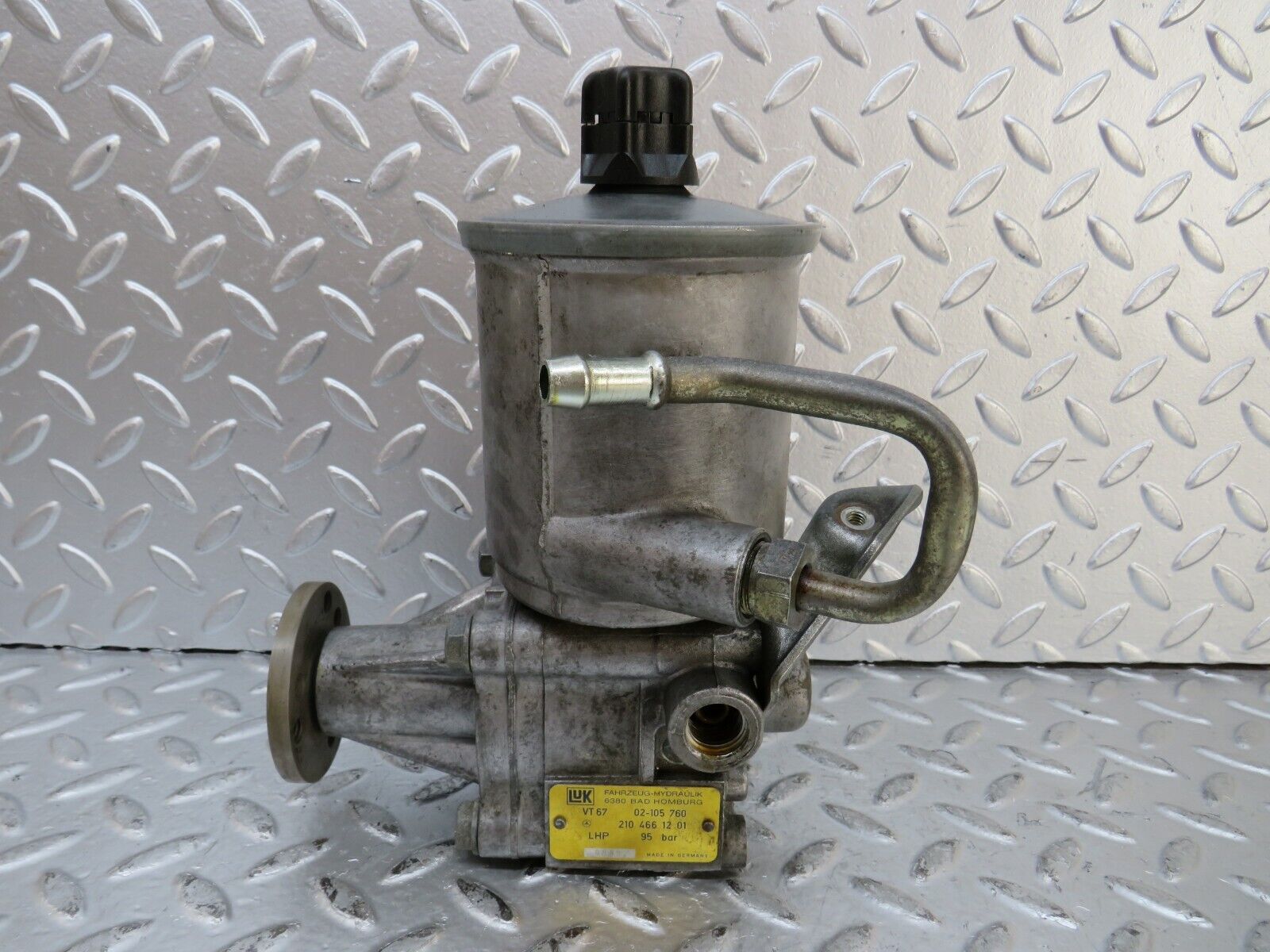 26665 Mercedes-Benz C124 220CE Power Steering Pump Luk 2104661201 02-105 760