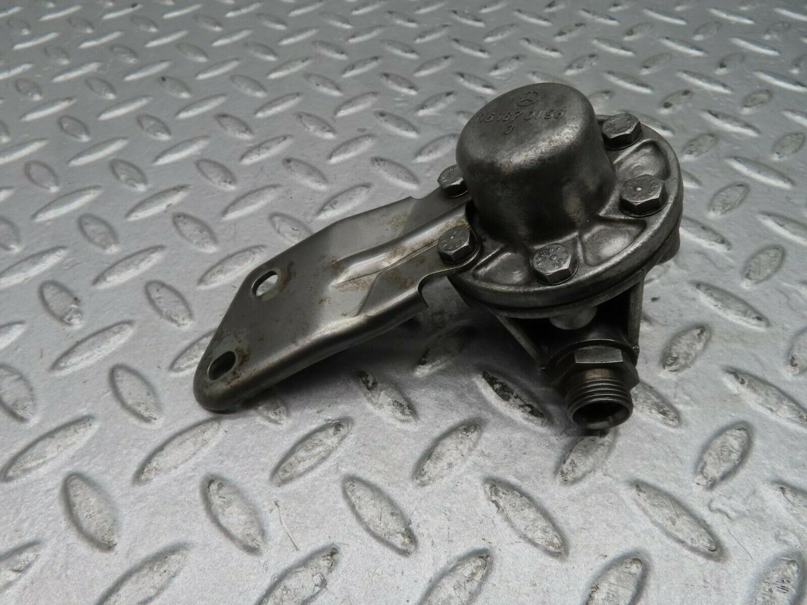 16670 Mercedes-Benz C107 380SLC Oil Pressure Damper 1161870494