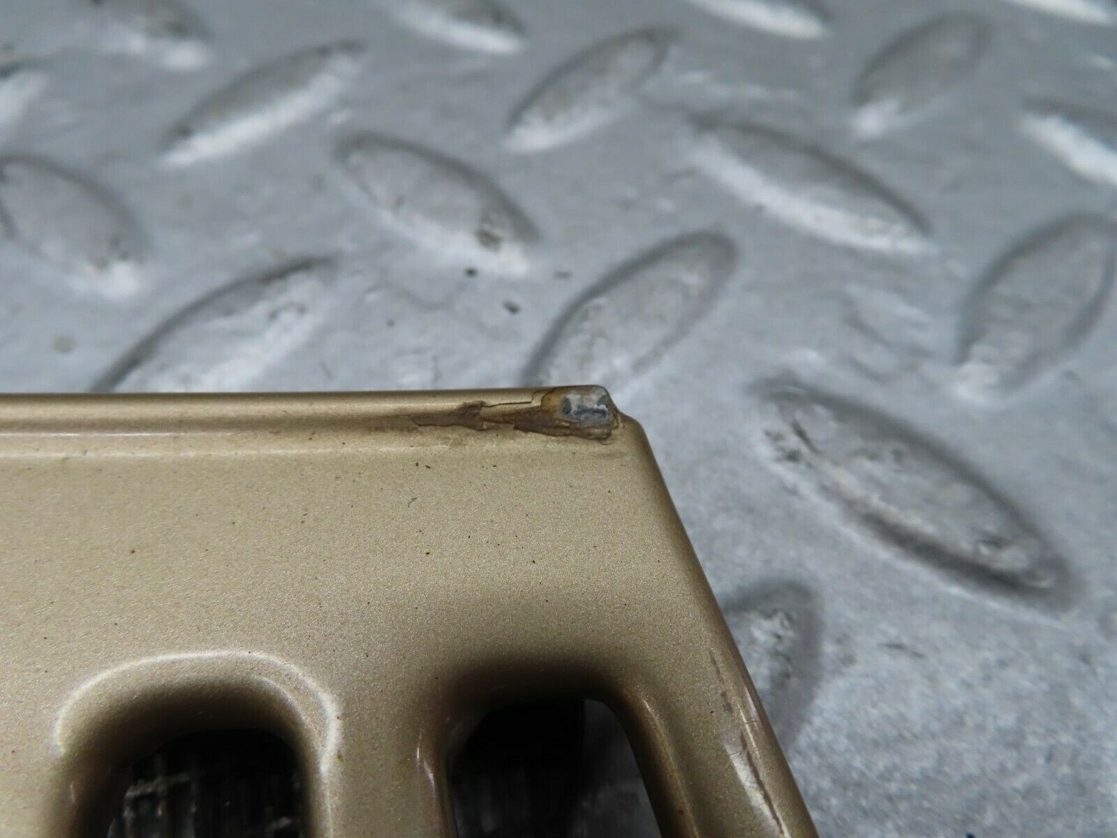 16583 Mercedes-Benz C107 380SLC Air Intake Grill Right Side