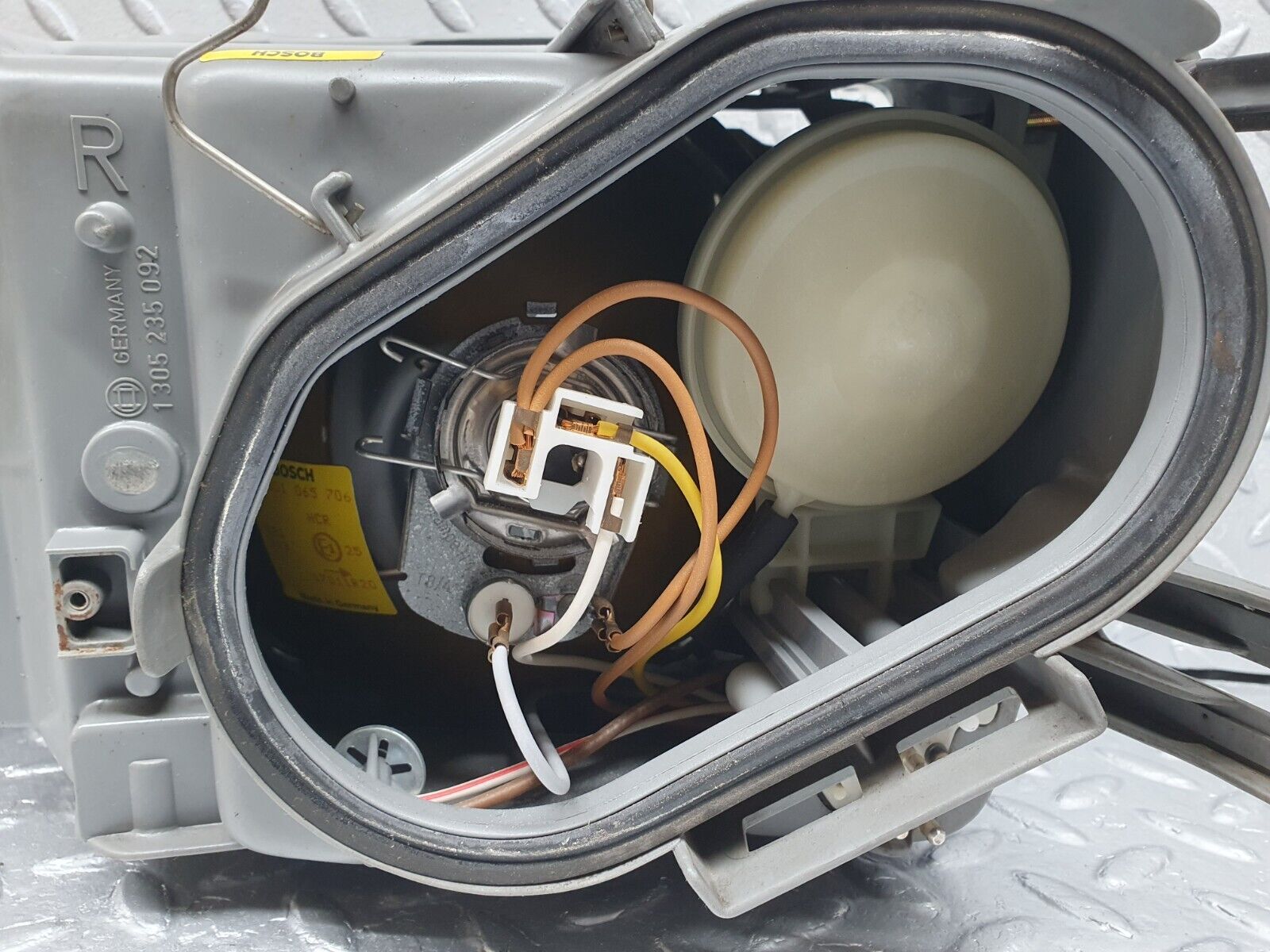 41013 Mercedes-Benz W126 300SE Headlight Right Side Bosch 1268209361 030106570