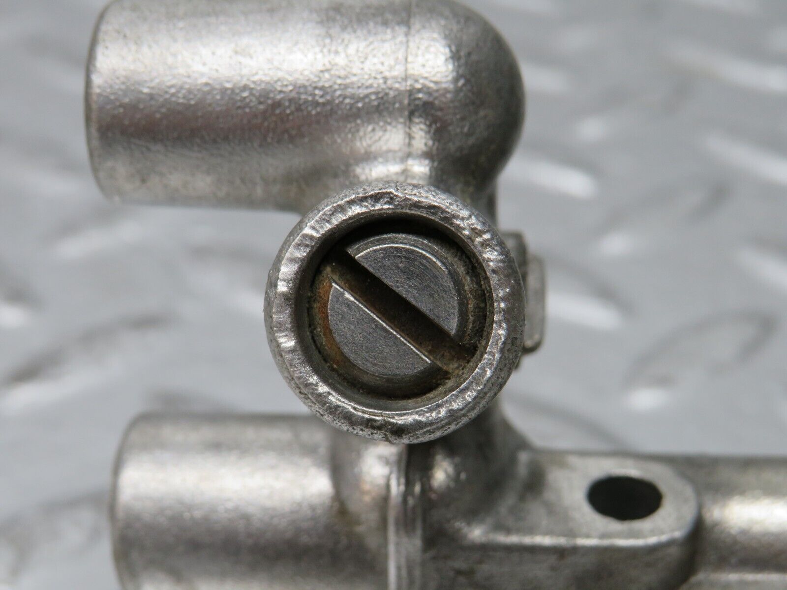 32042 Mercedes-Benz W123 230E Idle Control Valve 1020940512