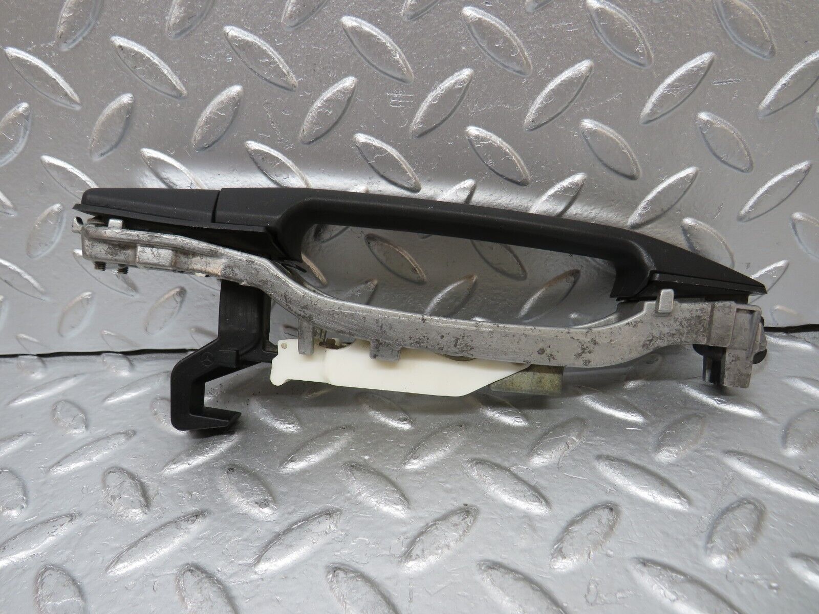 30476 Mercedes-Benz W124 230E Rear Left Exterior Door Handle