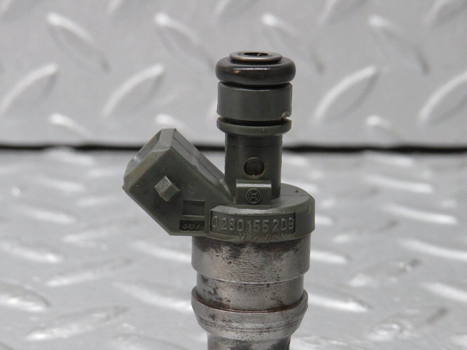38141 Mercedes-Benz A124 320E Cabriolet Fuel Injector Bosch 0280155209 0000787323