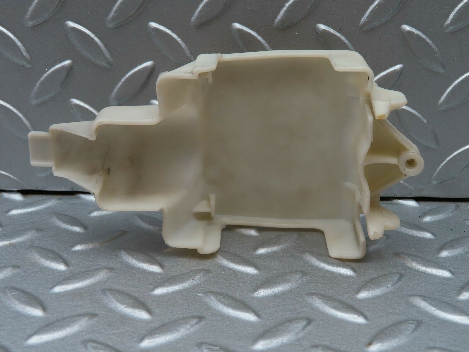 5318 Mercedes-Benz W124 230E Rear Door Lock Vacuum Actuator Cover 1248050590