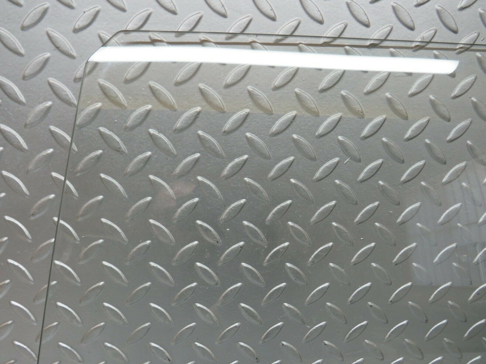 23652 Mercedes-Benz W114 280E Front Left Door Window Glass