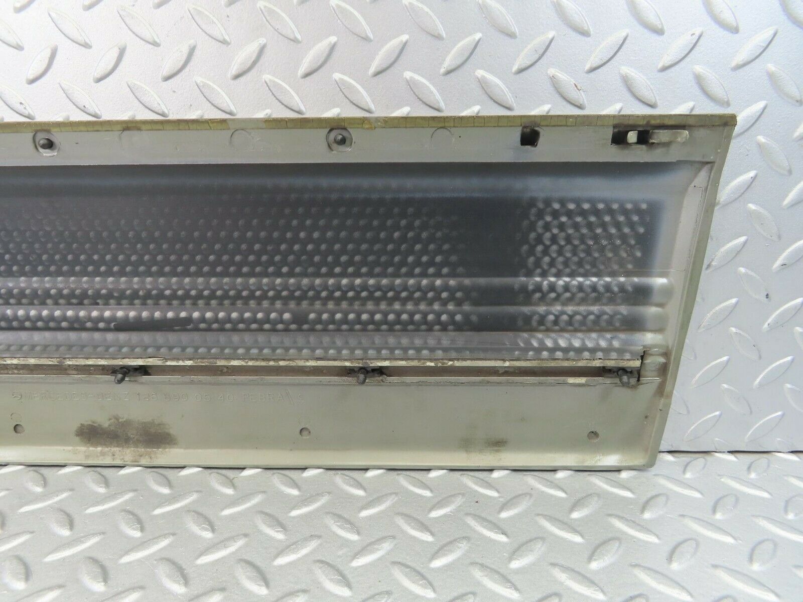 8875 Mercedes-Benz W126 Rear Left Door Moulding 1266900540