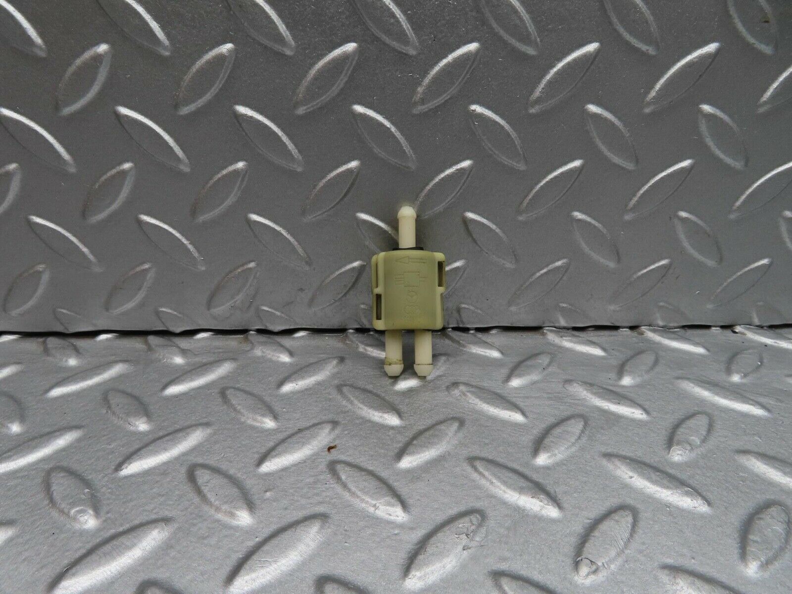 12050 Mercedes-Benz R129 300SL Coupe Windscreen Washer Fluid Distributor