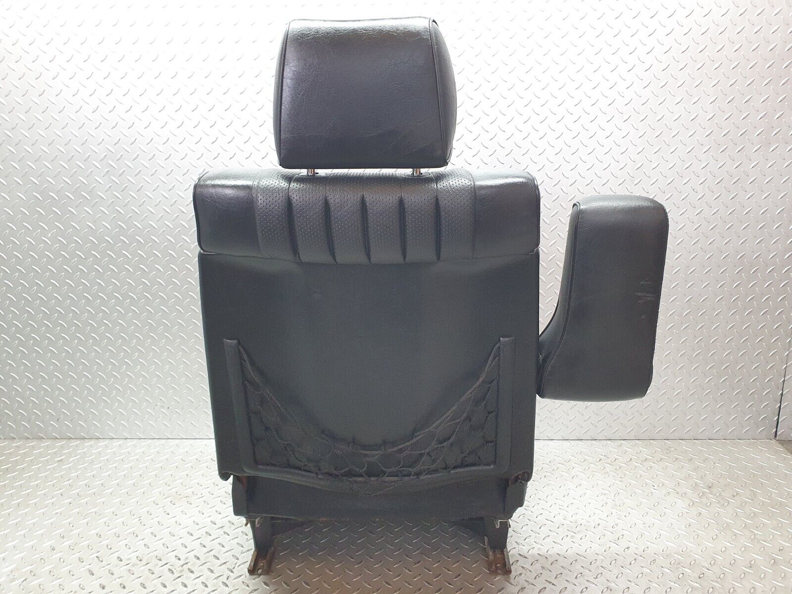 40807 Mercedes-Benz W123 300D Front Left Seat Leather Black