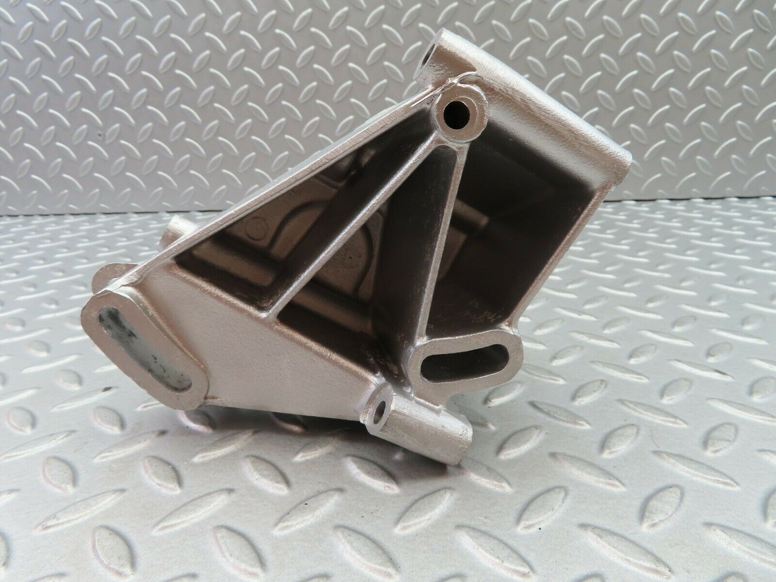 5954 Mercedes-Benz W123 200 Power Steering Pump Bracket 1234660041