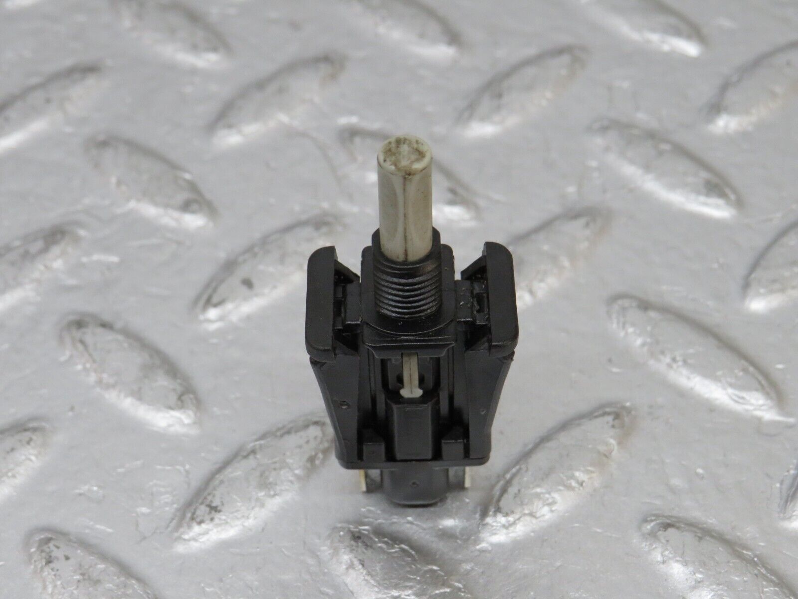 33323 Mercedes-Benz W202 C180 Door Contact Switch 2018202120