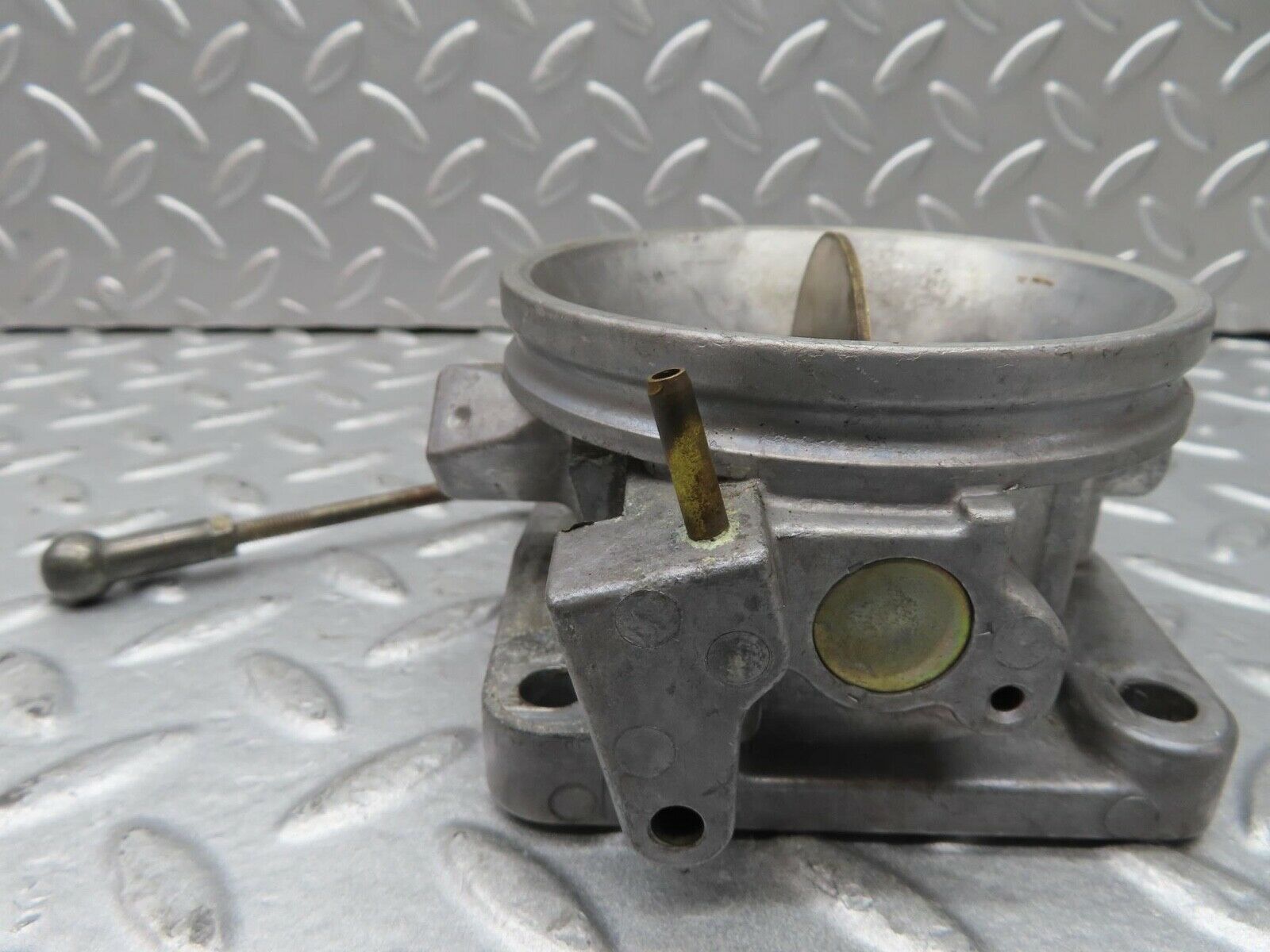 16723 Mercedes-Benz C107 380SLC Throttle Body Valve