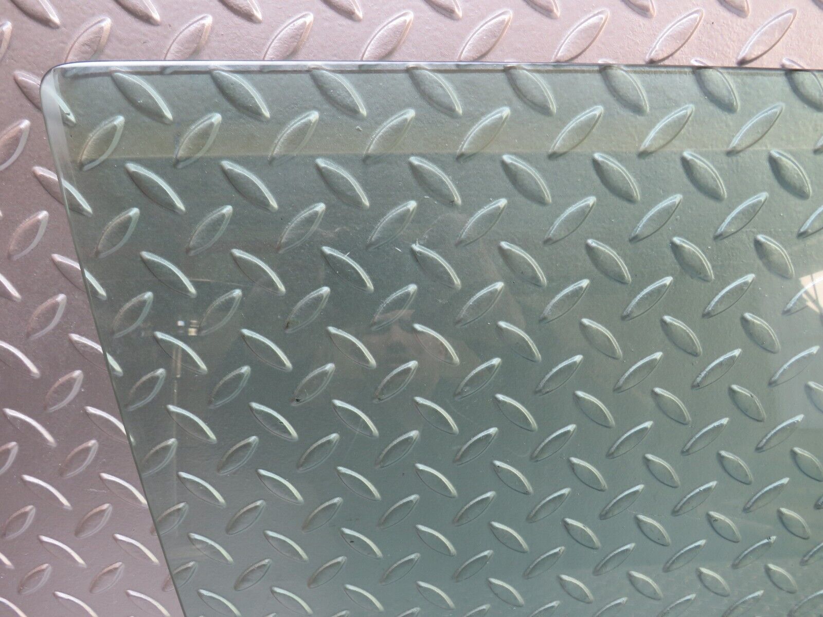 29263 Mercedes-Benz W124 230E Front Right Door Window Glass