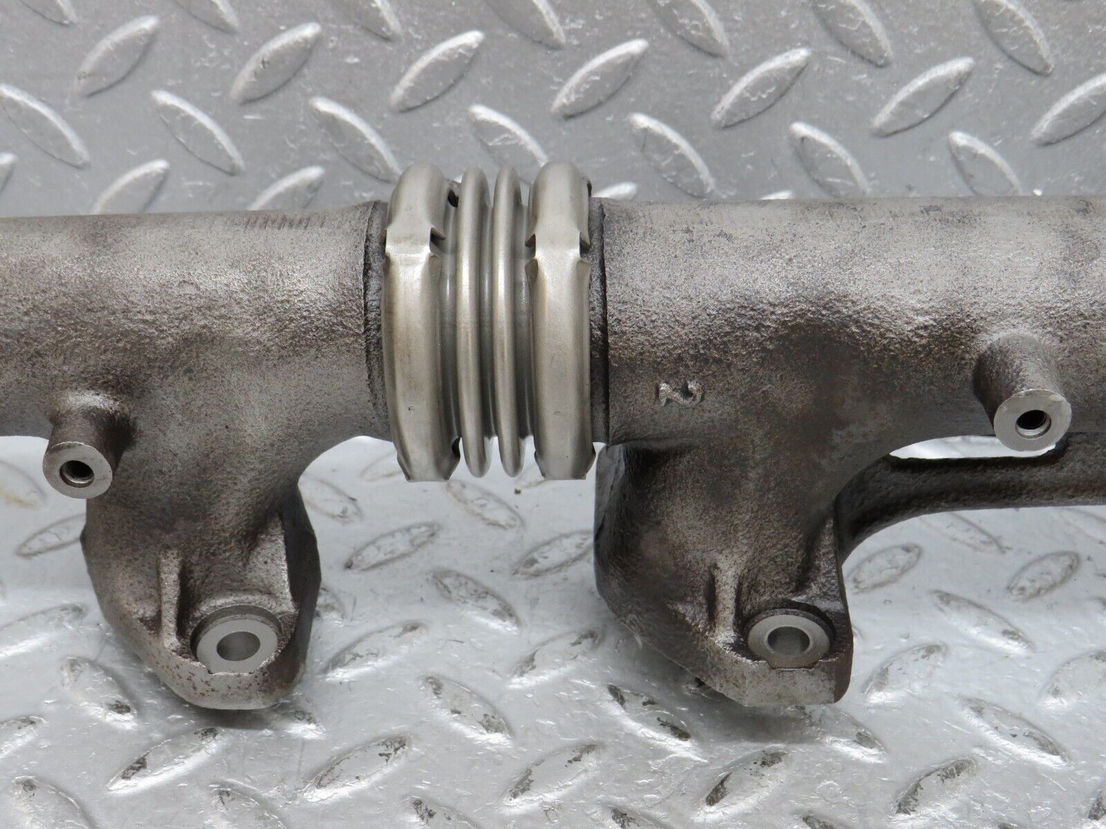 36332 Mercedes-Benz W126 420SE Exhaust Manifold Right 1161422402 1161420602