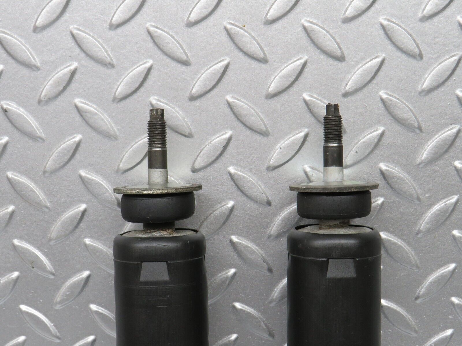 38897 Mercedes-Benz W201 190E 2.6L Rear Shock Absorber Kyb 553177