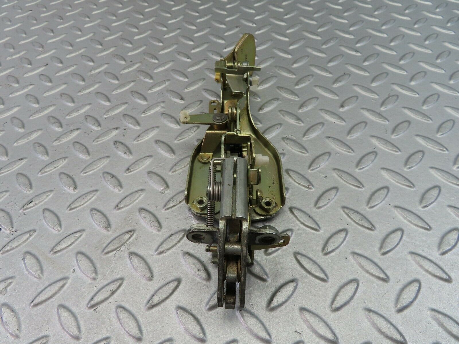 7741 Mercedes-Benz S123 230TE Wagon Tailgate Lock Mechanism 1237401035