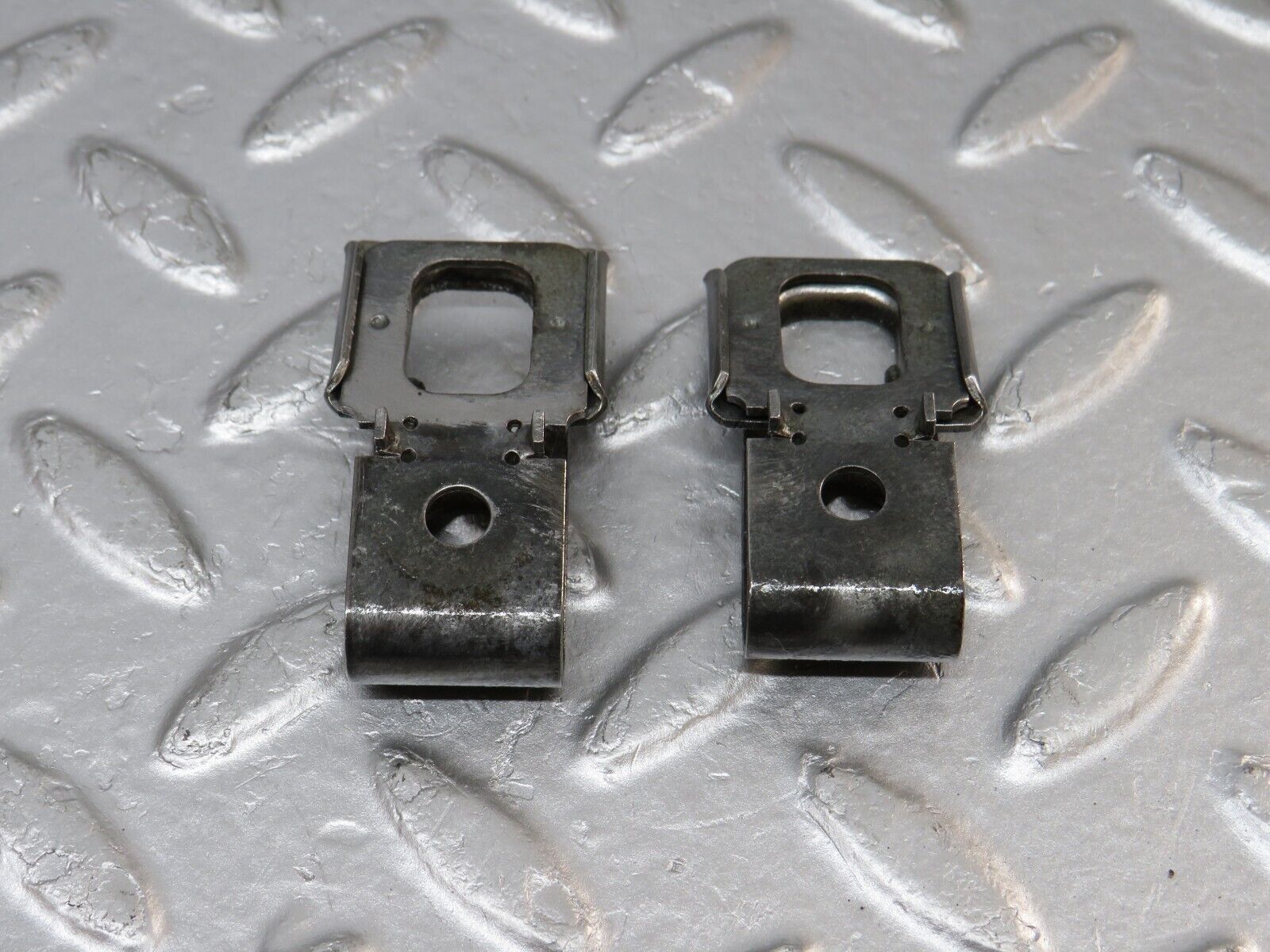 34481 Mercedes-Benz C126 380SEC Coupe Fuel Injector Bracket