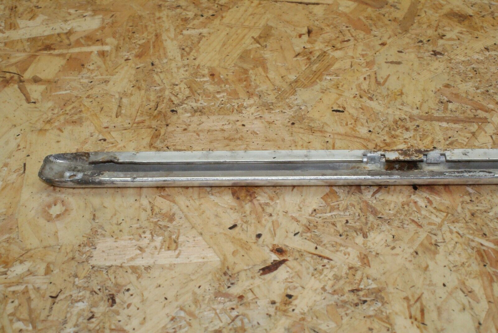 2295 Mercedes-Benz W105 219 PONTON Front Fender Wing Lower Chrome