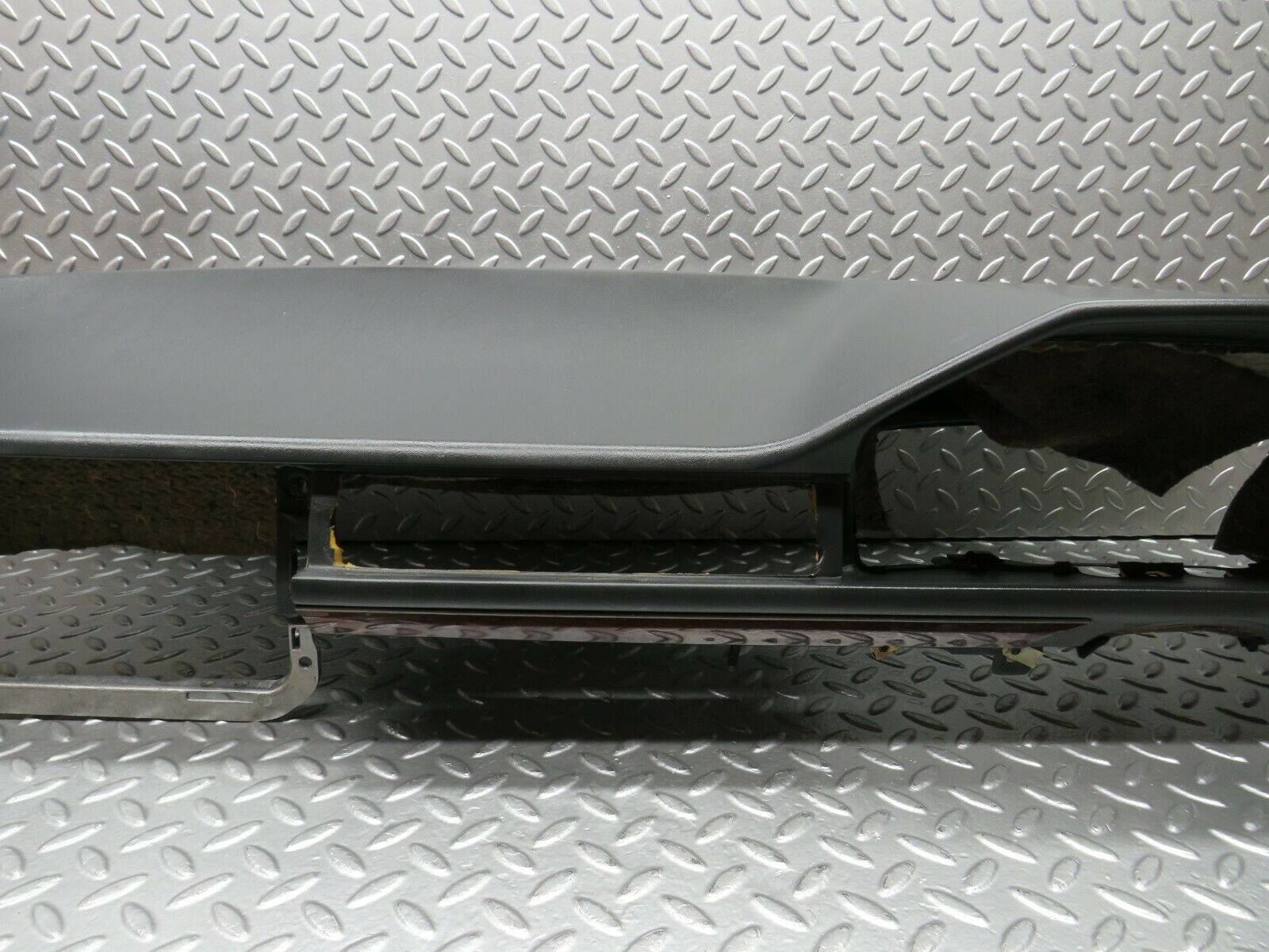 22381 Mercedes-Benz C124 E220 Coupe Dashboard Black