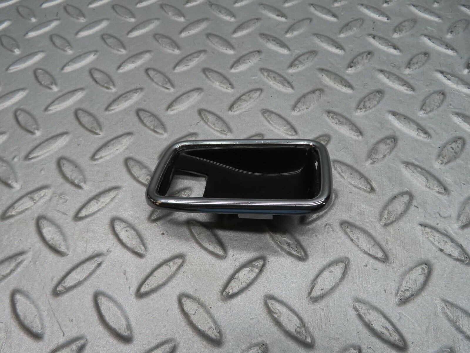 12266 Mercedes-Benz W108 280SE 3.5 Chrome Frame For Door Handle 1087660511