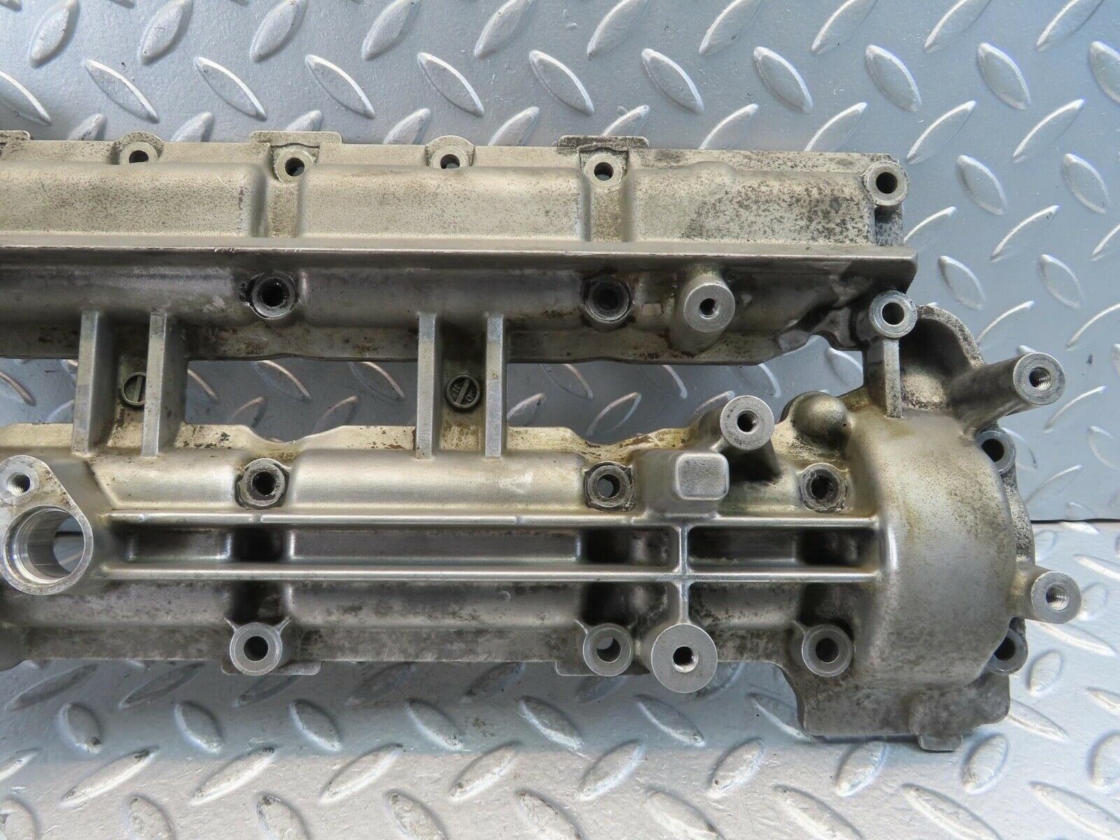 11264 Mercedes-Benz W221 S320 Cylinder Head Valve Cover 6420101130