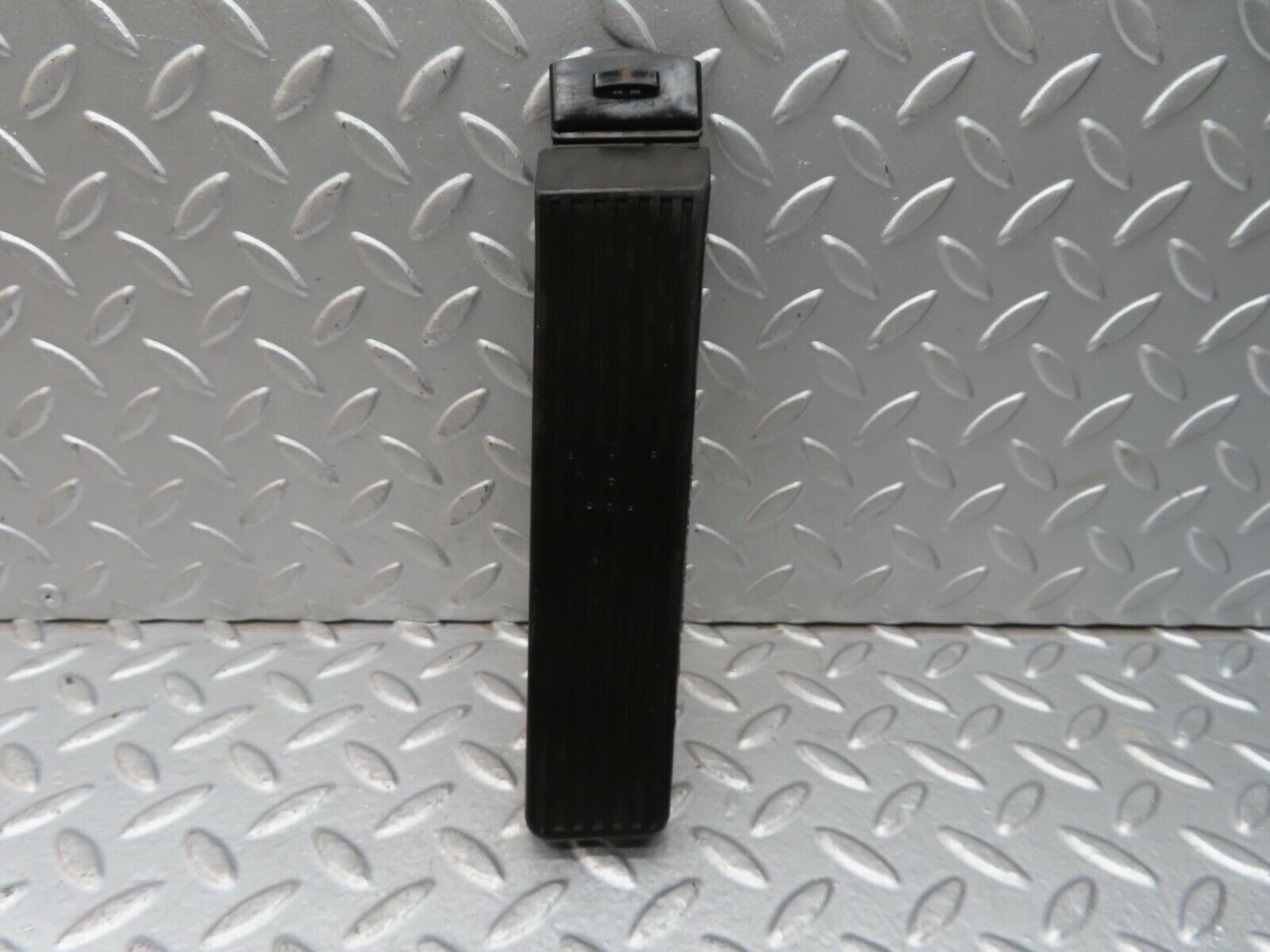 13496 Mercedes-Benz W123 200 Accelerator Pedal With Rubber 1233010082