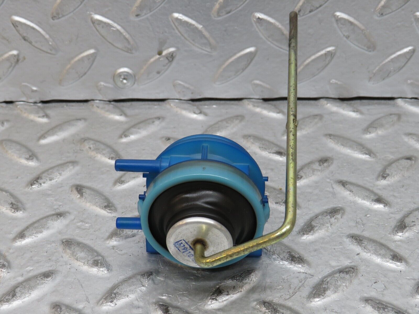 28371 Mercedes-Benz S123 240D Wagon Fuel Tank Flap Cap Vacuum Actuator