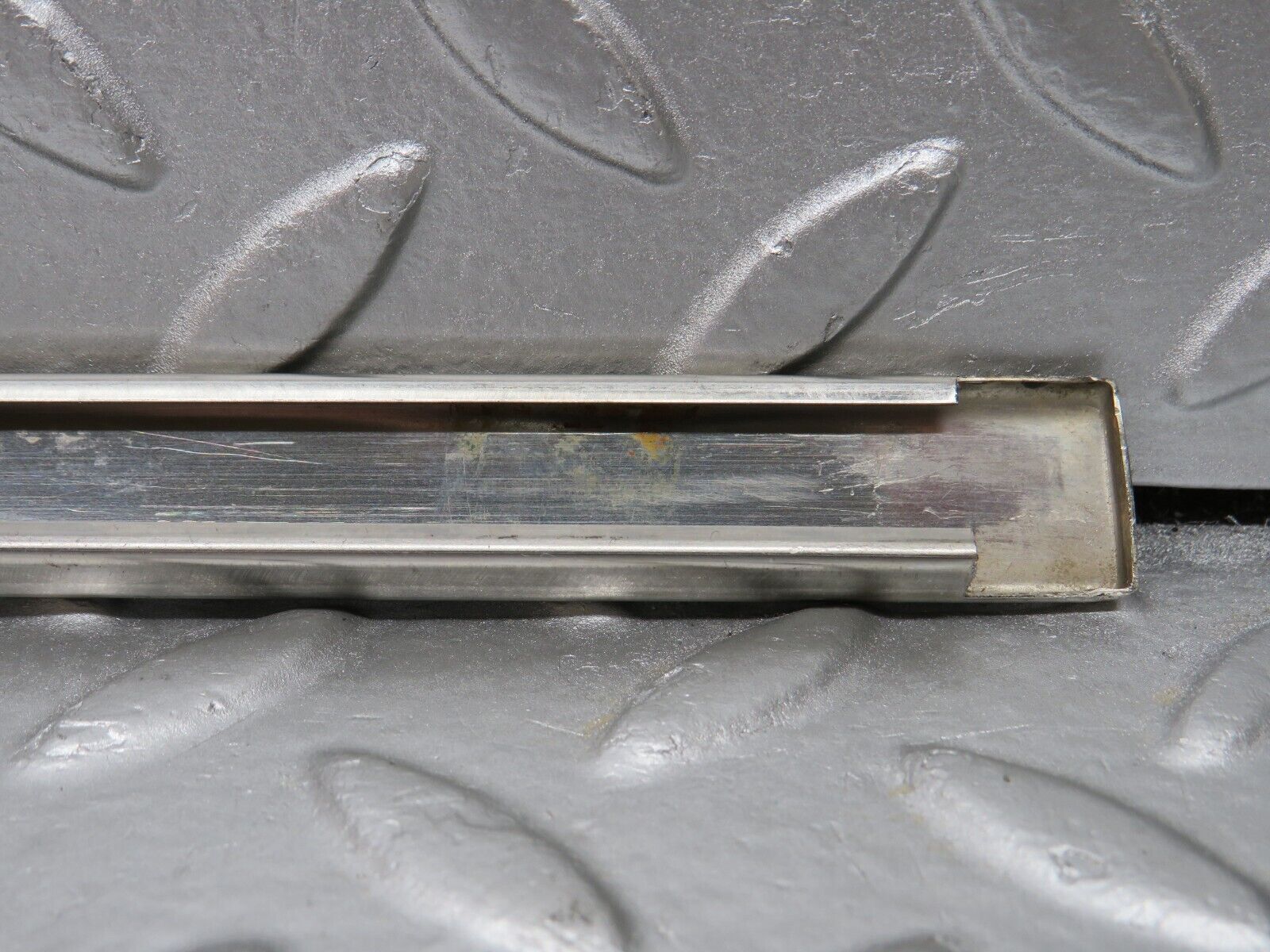 34374 Mercedes-Benz C126 380SEC Coupe Front Right Fender Wing Lower Moulding Chrome