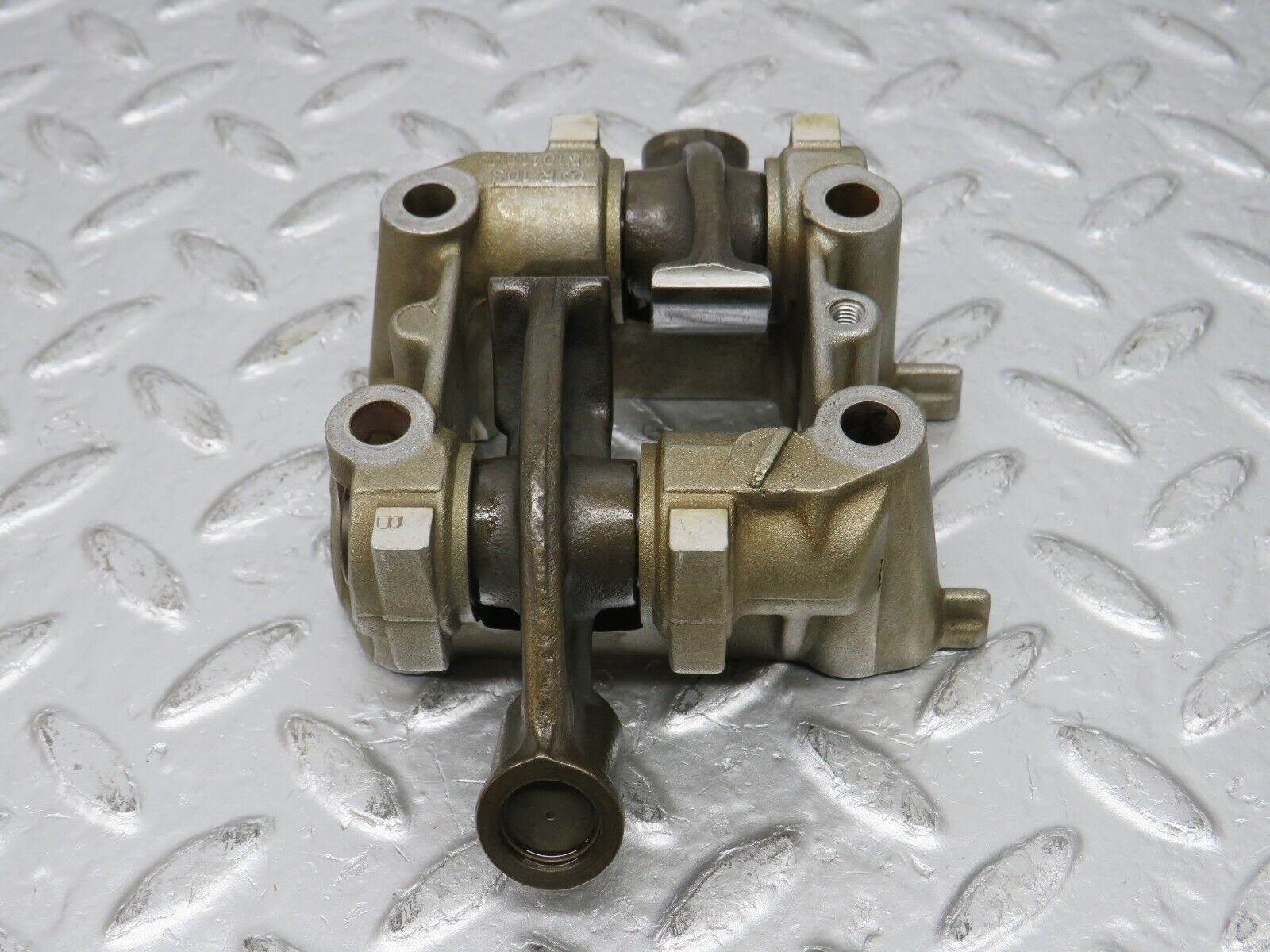 32625 Mercedes-Benz S124 300TE Rocker Arms Camshaft Bearing Block 1030510110