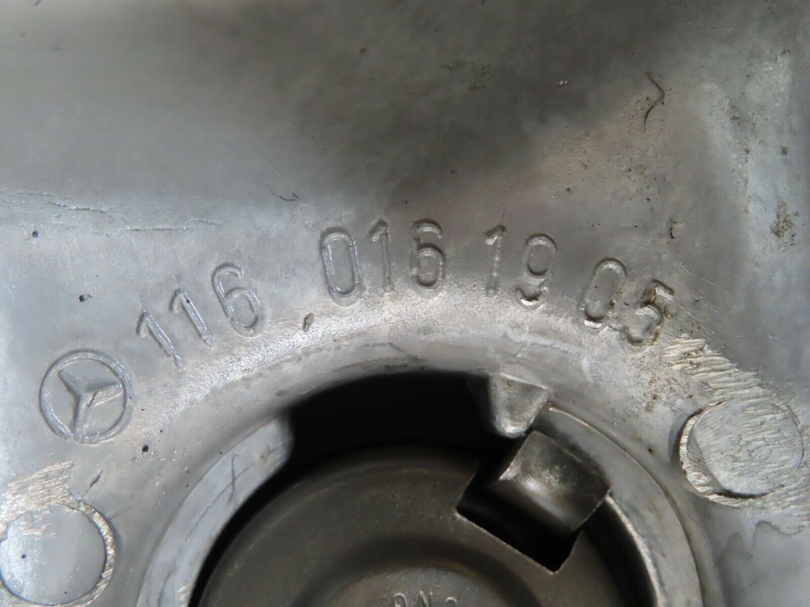 16529 Mercedes-Benz C107 350SLC Coupe Cylinder Head Valve Cover Right 1160161905