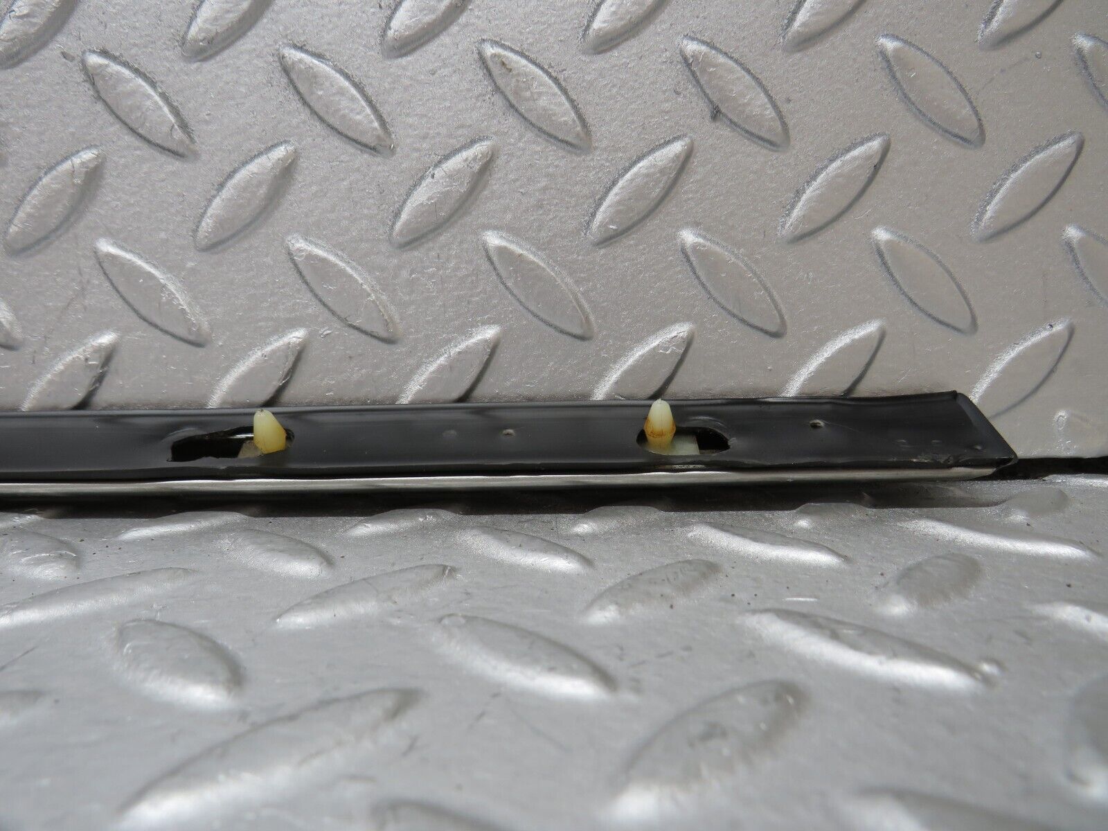 37310 Mercedes-Benz W109 300SEL Rear Right Door Centre Moulding Trim