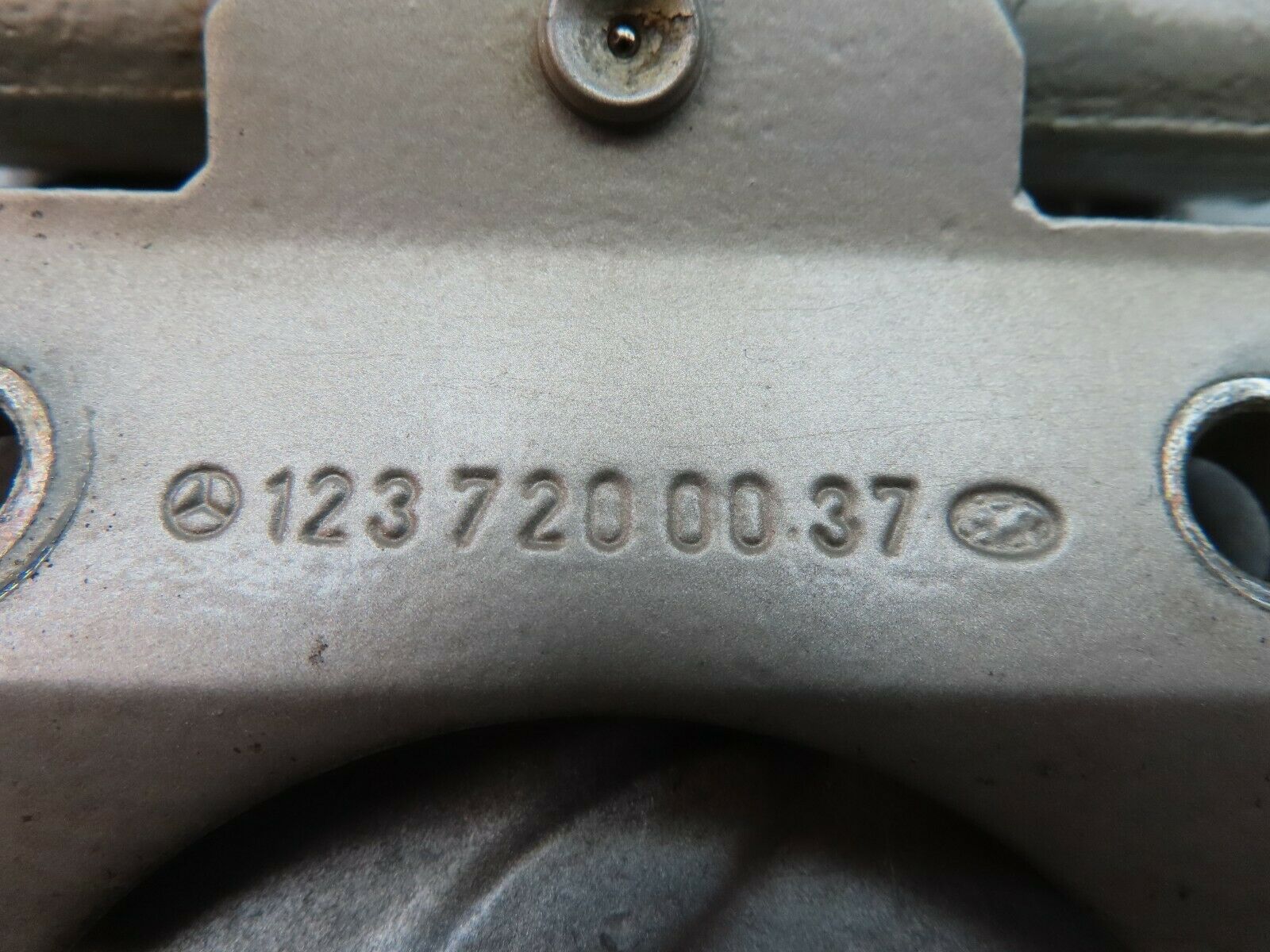 6245 Mercedes-Benz W126 380SE Door Hinge Front Right Pair 1237200037