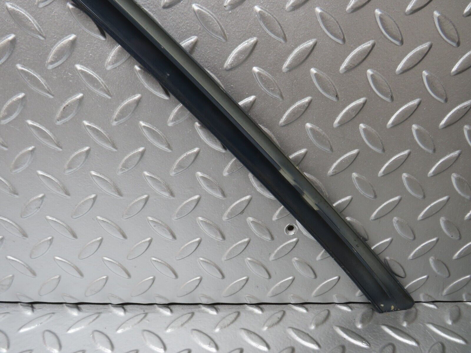 31183 Mercedes-Benz S124 220TE Wagon Front Right Door Exterior Frame Trim