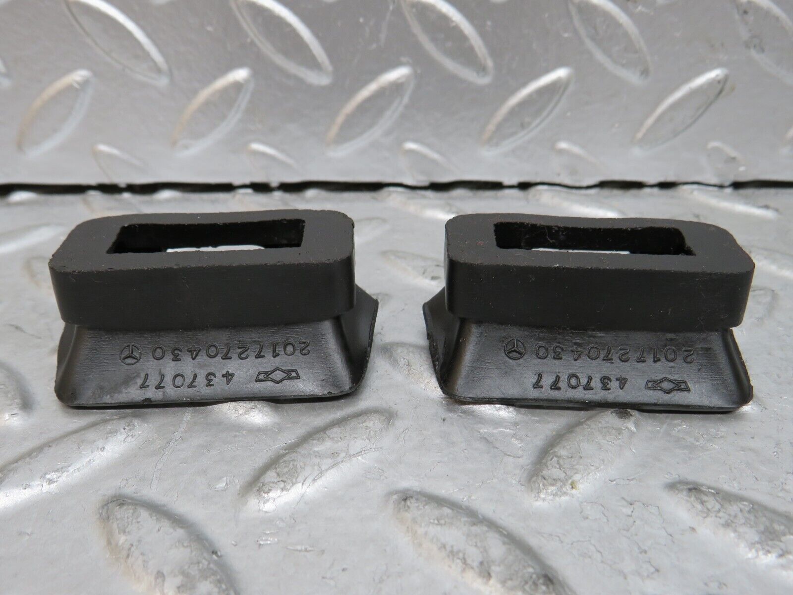 29143 Mercedes-Benz C124 320CE Door Check Strap Rubber Seal Pair 2017270430