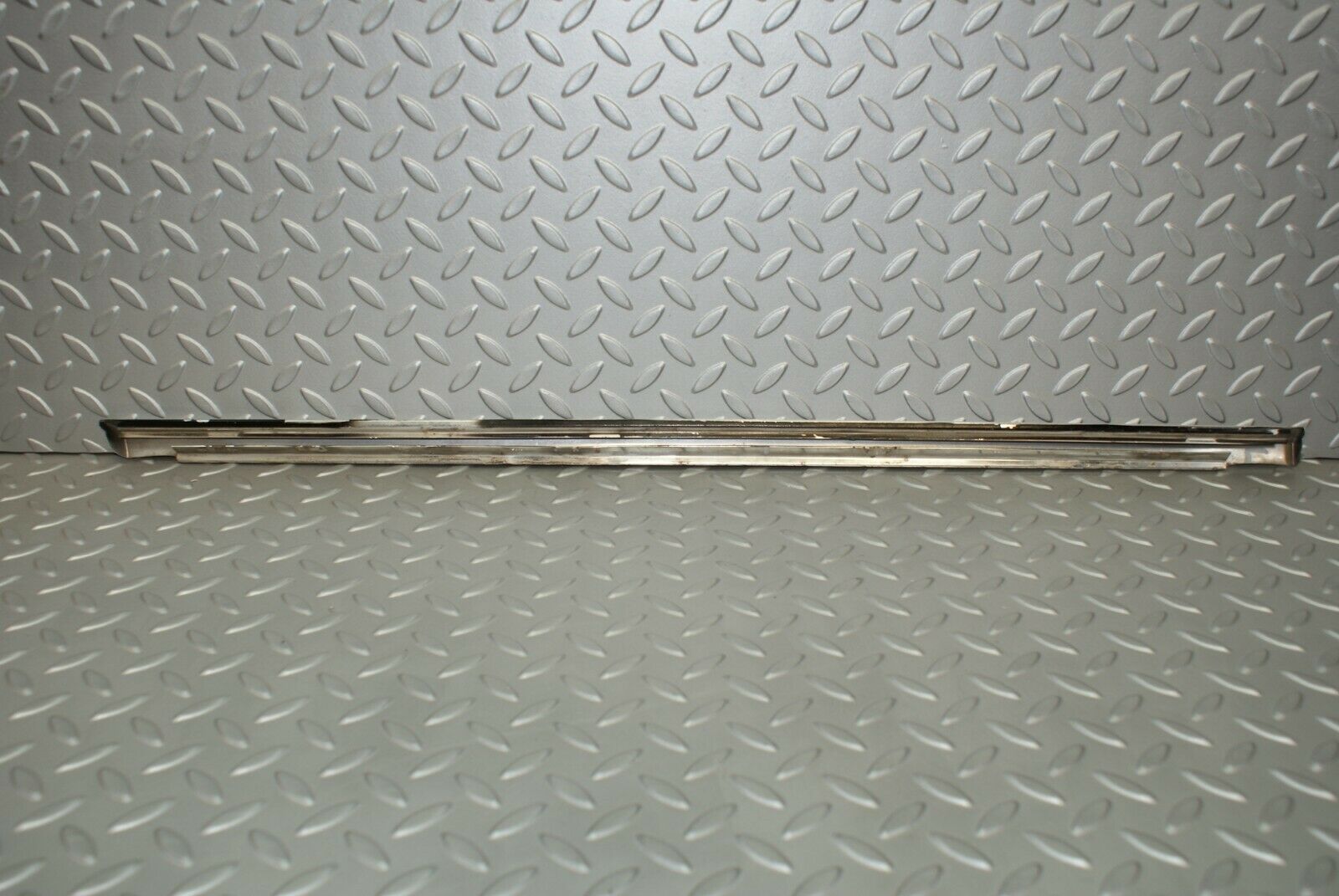 3126 Mercedes-Benz W115 220D Front Left Door Chrome Moulding Trim