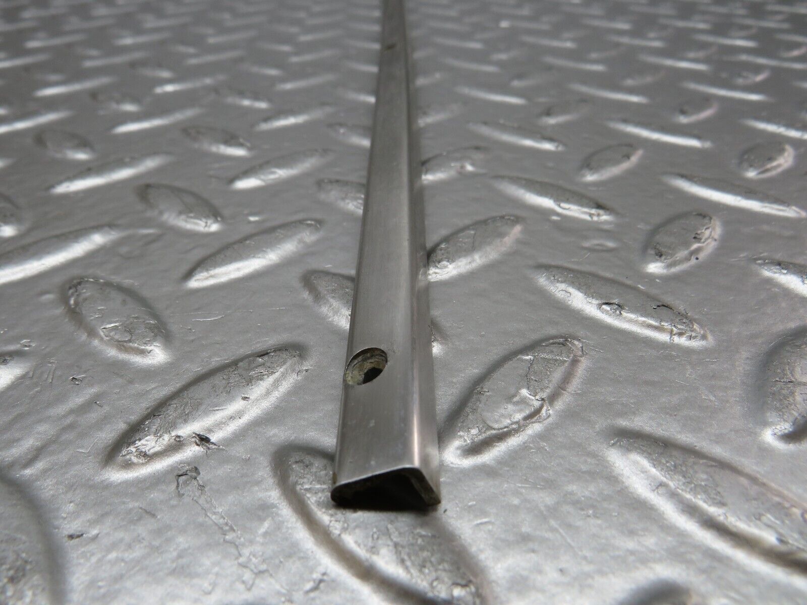 32573 Mercedes-Benz S124 300TE Wagon Sunroof Chrome Trim